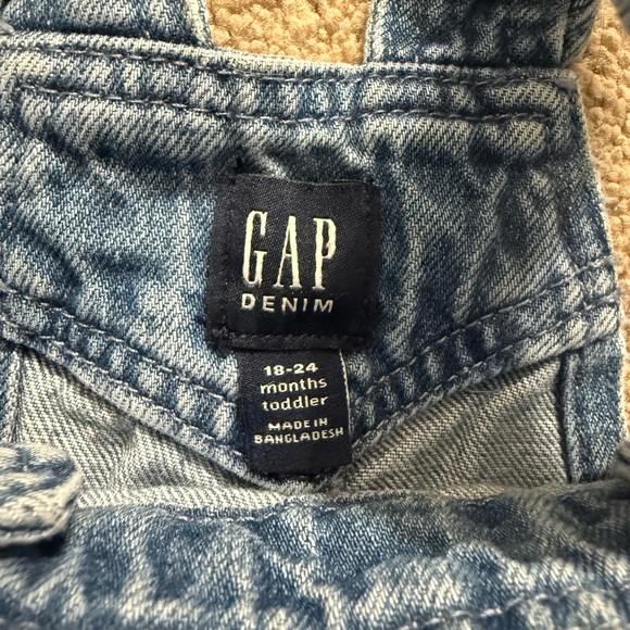 GAP Light Blue Denim Overalls with Heart Patch 18-24 Months - Picture 3 of 3